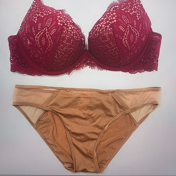 Victoria’s Secret 30C small bra set new